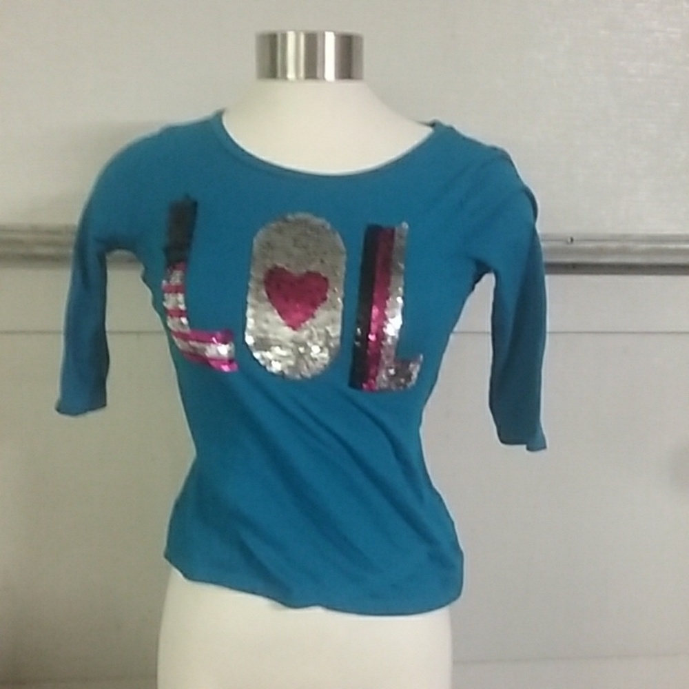 Blue LOL sequence changing shirt
